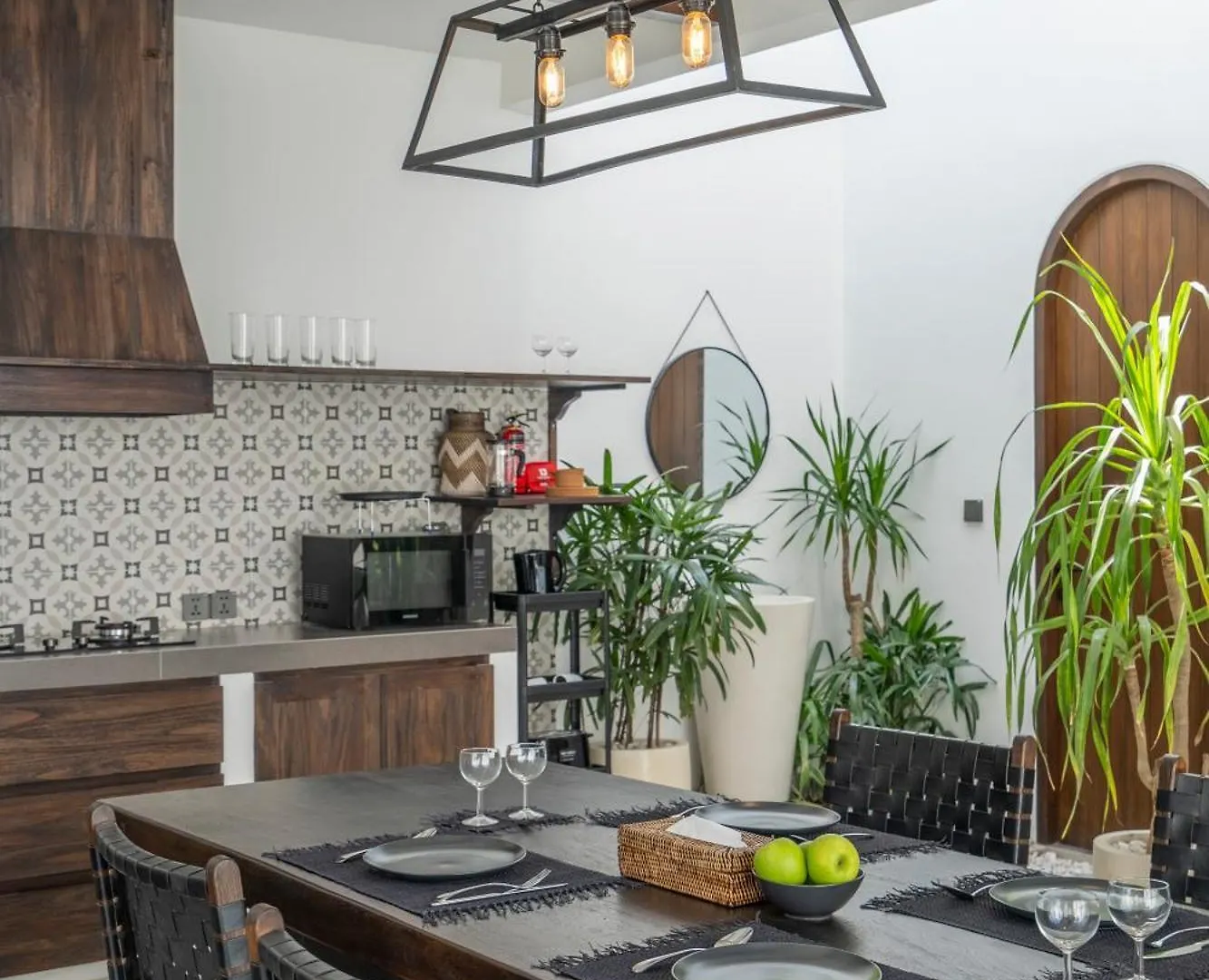 New Modern Villa Near Atlas, Finns Beach Clubs Canggu  0*, Canggu (Bali)