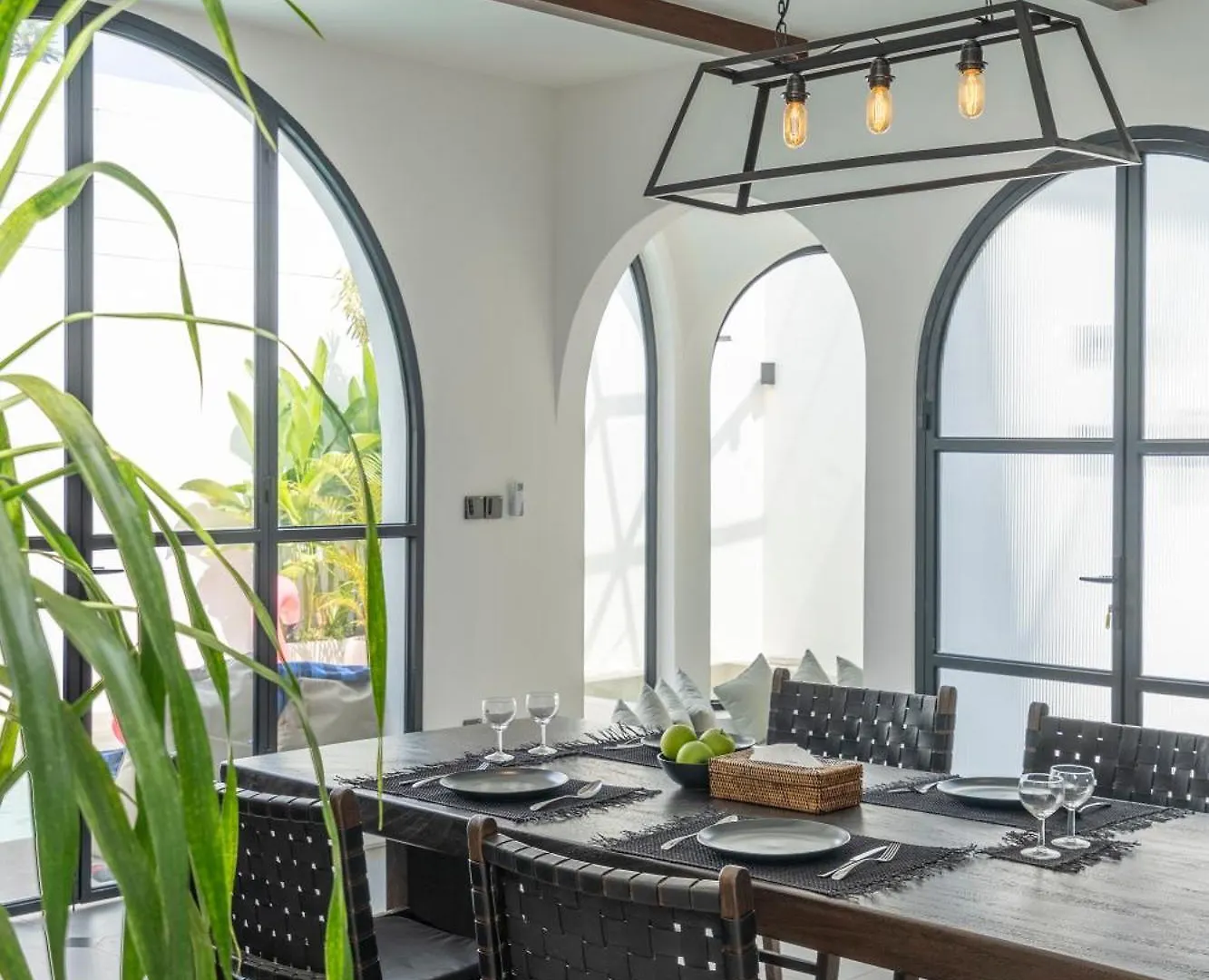 New Modern Villa Near Atlas, Finns Beach Clubs Canggu